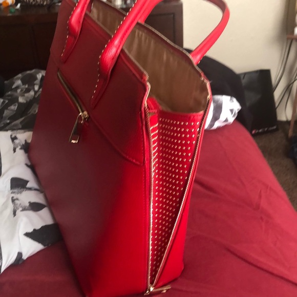 Sandy Lisa Red Purchase - Picture 3 of 5